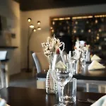 Logis Restaurant & A La 12 Отель Delme