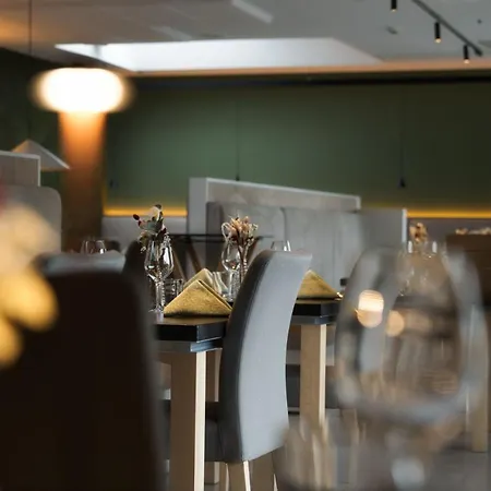 Logis Restaurant & A La 12 מלון 3*