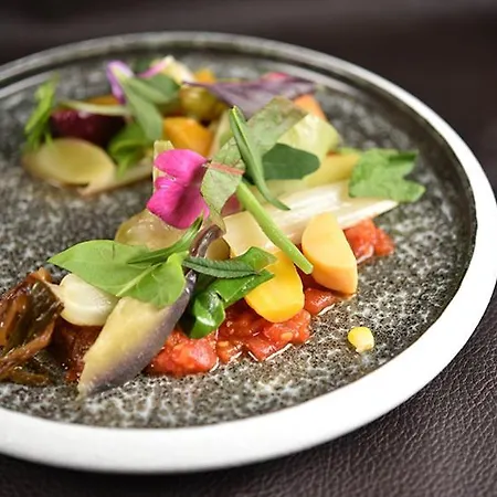 Logis Restaurant & A La 12 מלון