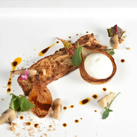 Hotel Logis Restaurant & A La 12 3*