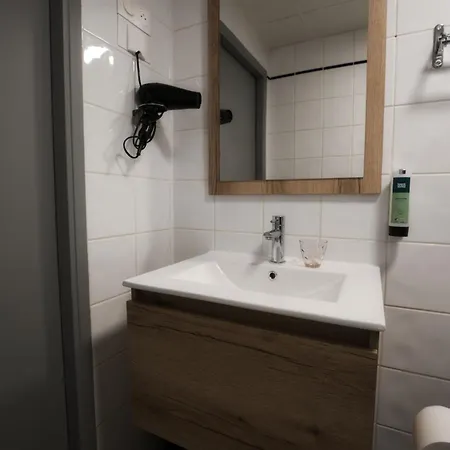 מלון Logis Restaurant & A La 12 Delme