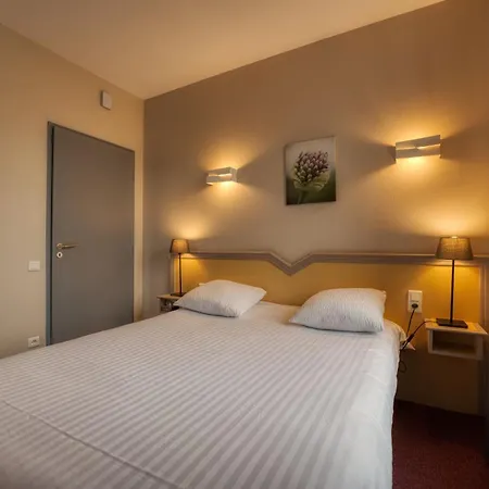 Logis Restaurant & A La 12 מלון