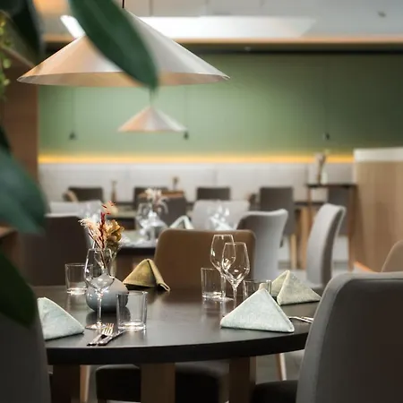 מלון Logis Restaurant & A La 12