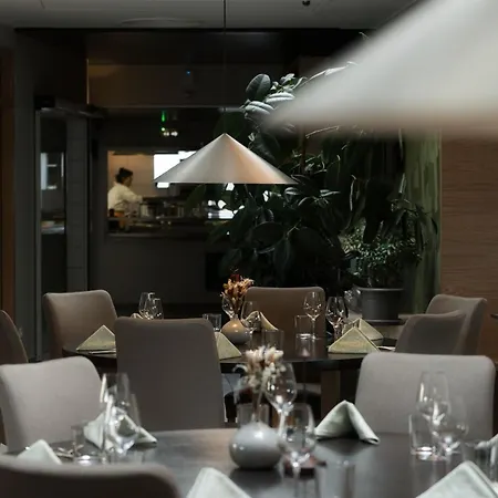 Logis Restaurant & A La 12 מלון