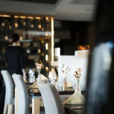 מלון Logis Restaurant & A La 12 Delme