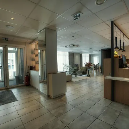 מלון Logis Restaurant & A La 12 3*