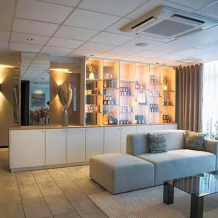 Logis Restaurant & A La 12 3*