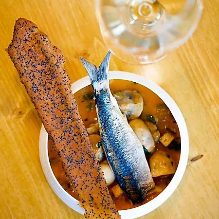 Logis Restaurant & A La 12