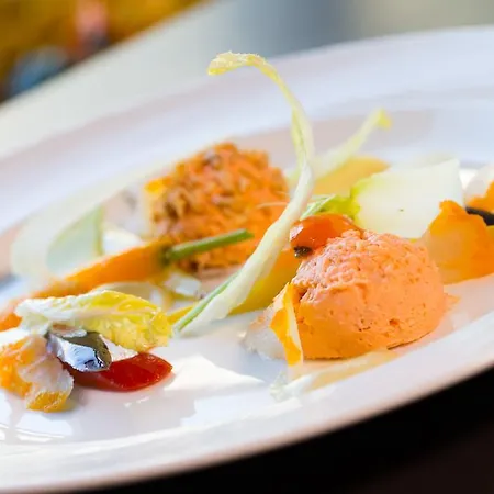 Hotel Logis Restaurant & A La 12 Delme