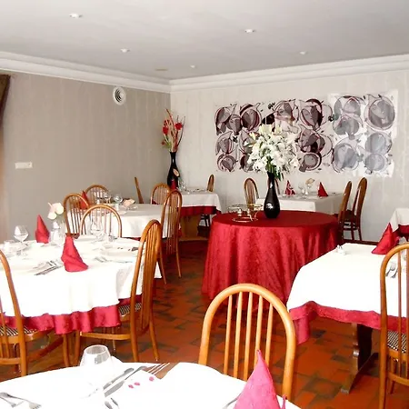 מלון Logis Restaurant & A La 12 3*