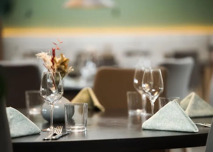 Hotel Logis Restaurant & A La 12 Delme