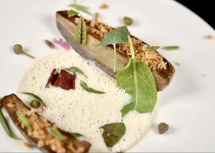 Hotel Logis Restaurant & A La 12 Delme