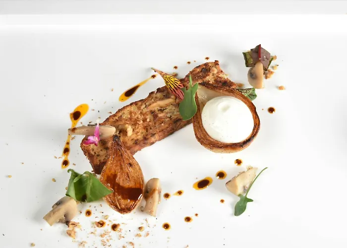 Hotel Logis Restaurant & A La 12 3*