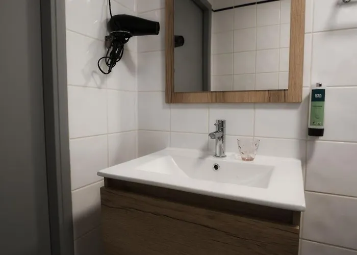 Hotel Logis Restaurant&hôtel à La 12 Delme