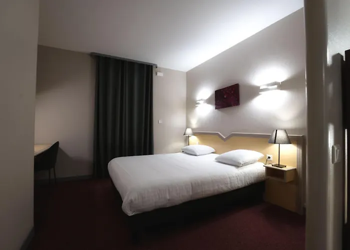 Hotel Logis Restaurant & A La 12 Delme