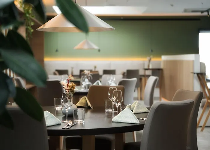 Hotel Logis Restaurant & A La 12