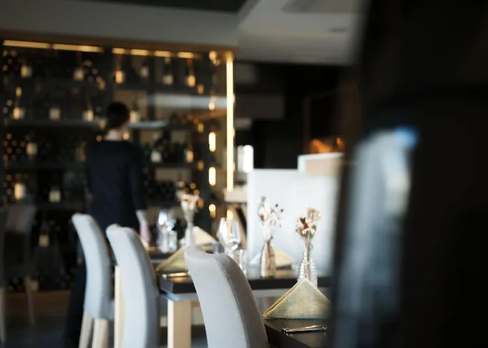 Hotel Logis Restaurant & A La 12 Delme