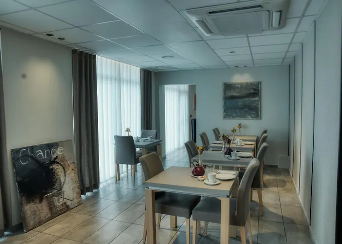 Logis Restaurant & A La 12 3*