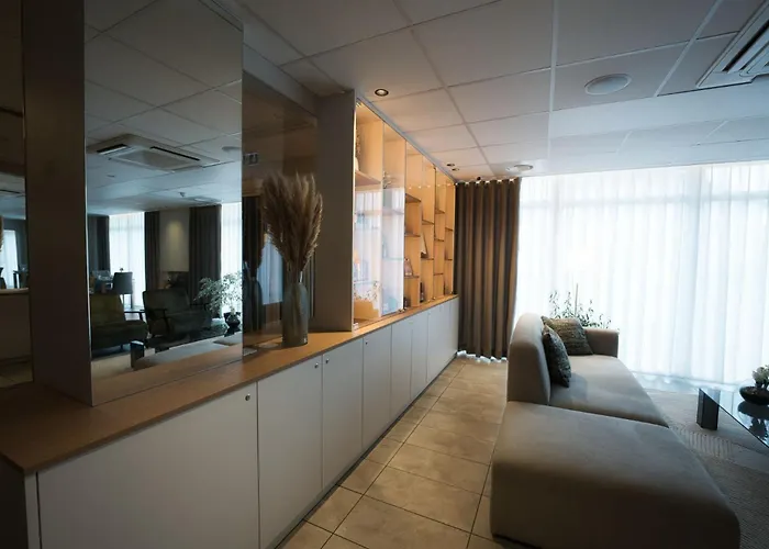 Logis Restaurant & A La 12 3*