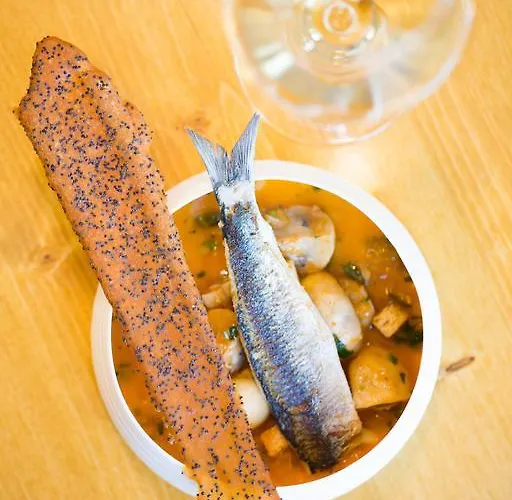 Hotel Logis Restaurant & A La 12 3*